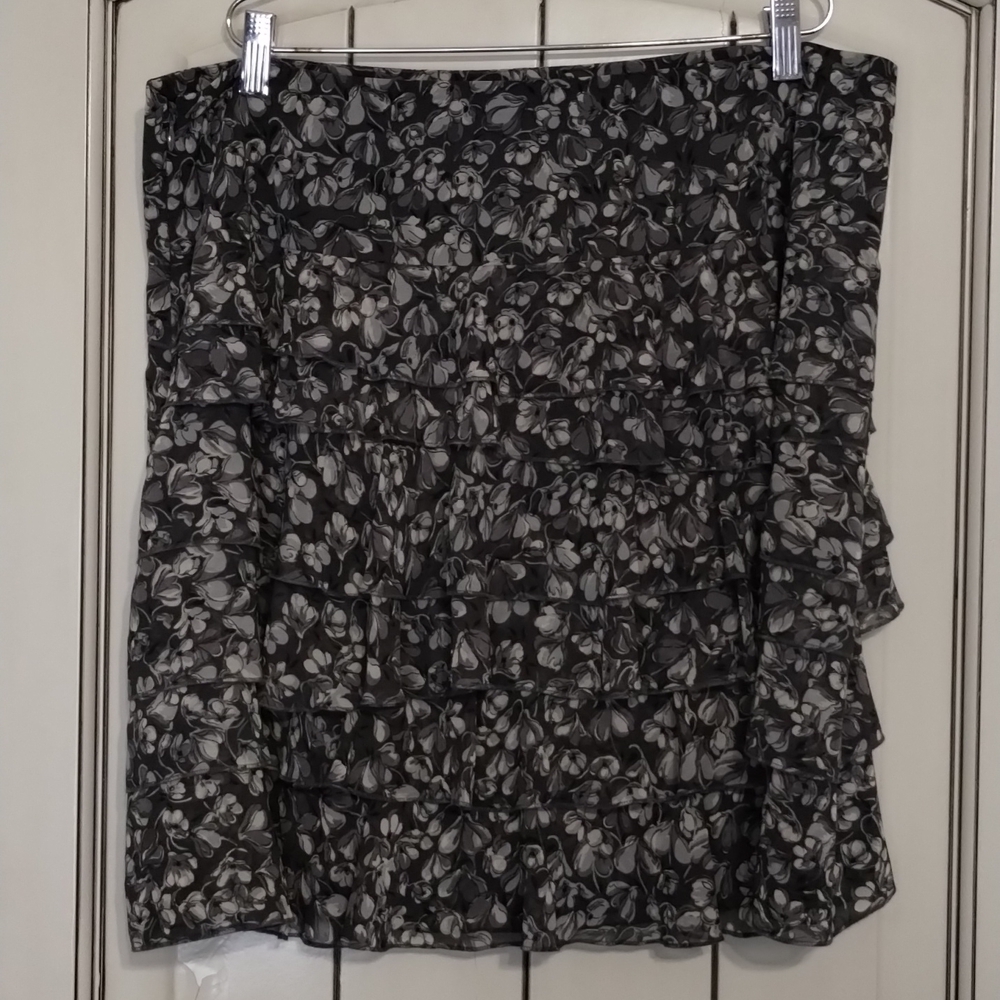 Loft Ann Taylor A-line Gray Floral Ruffle tiered Skirt Size 14 New with Tags - Picture 4 of 10